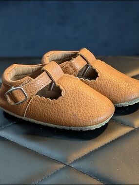 Classic Toddler Mary Jane Shoes in Tan